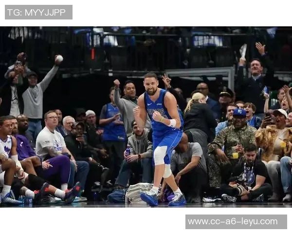 克莱三分火力全开全场9投6中贡献18分助力球队胜利